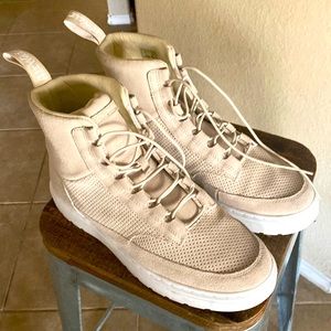 Dr. Marten Kamar Bone Boots